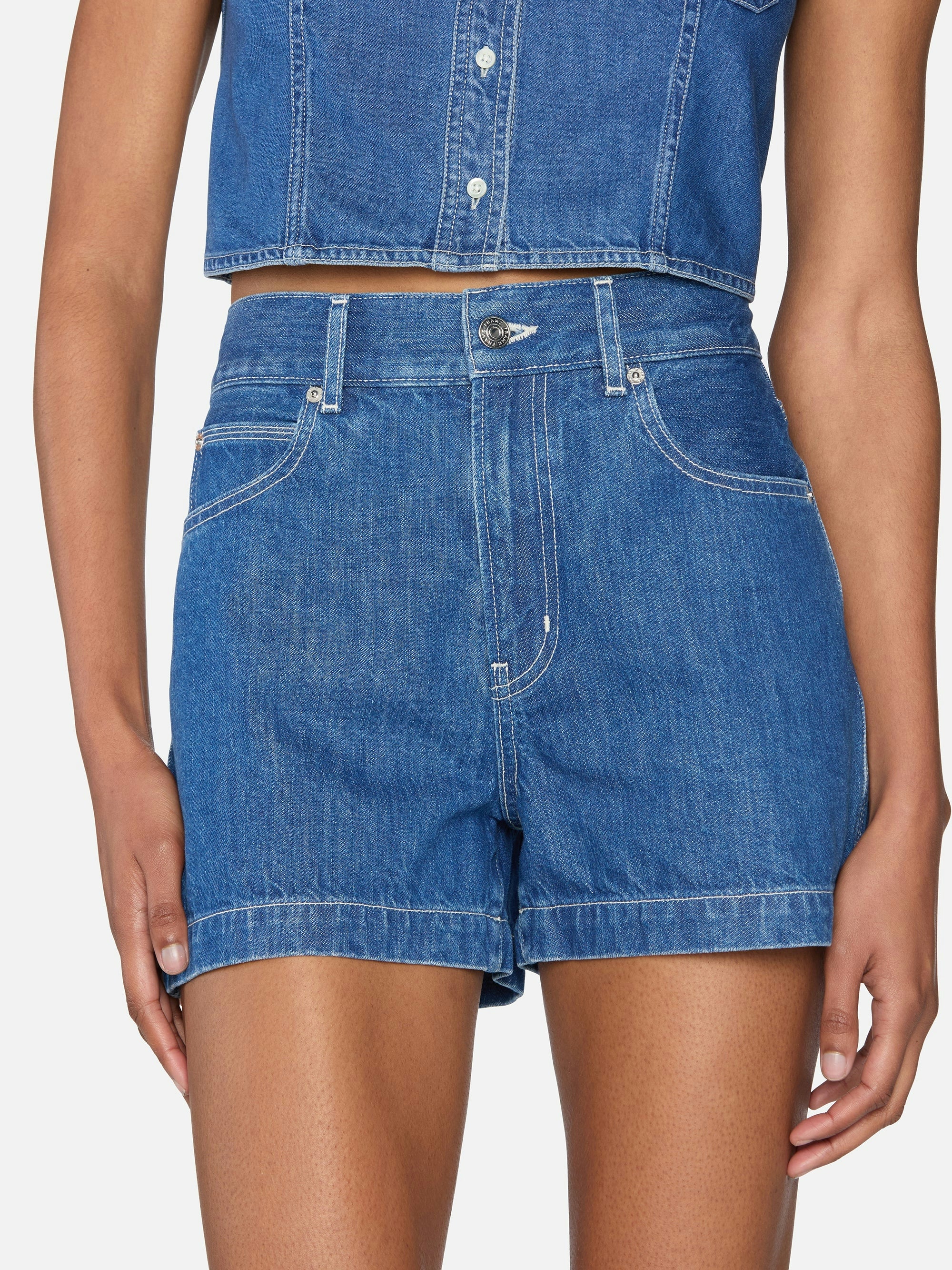 Frame The Charm Short 4009475
