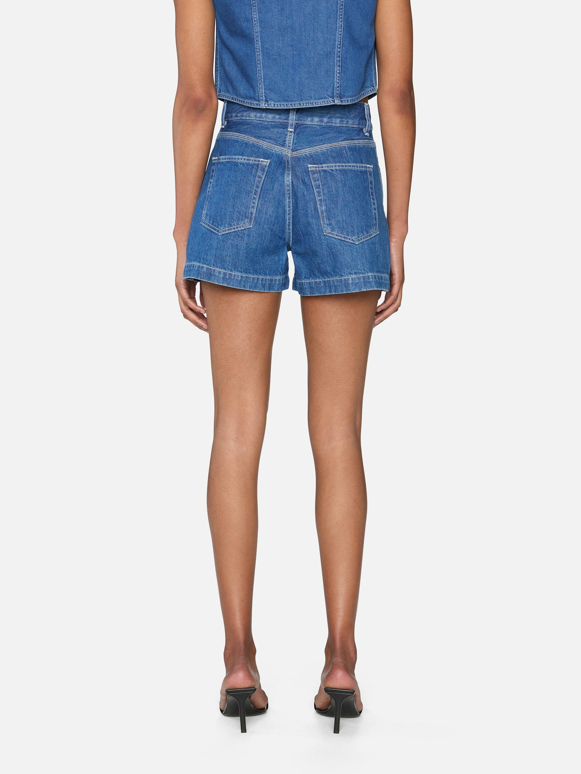 Frame The Charm Short 4009475