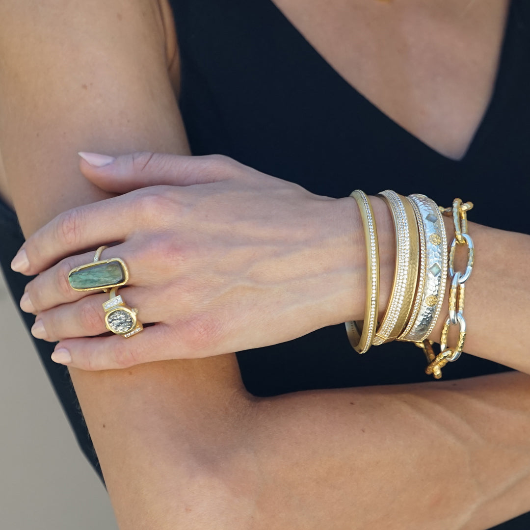 TAT2 GOLD PAVE NOMA BANGLE B390