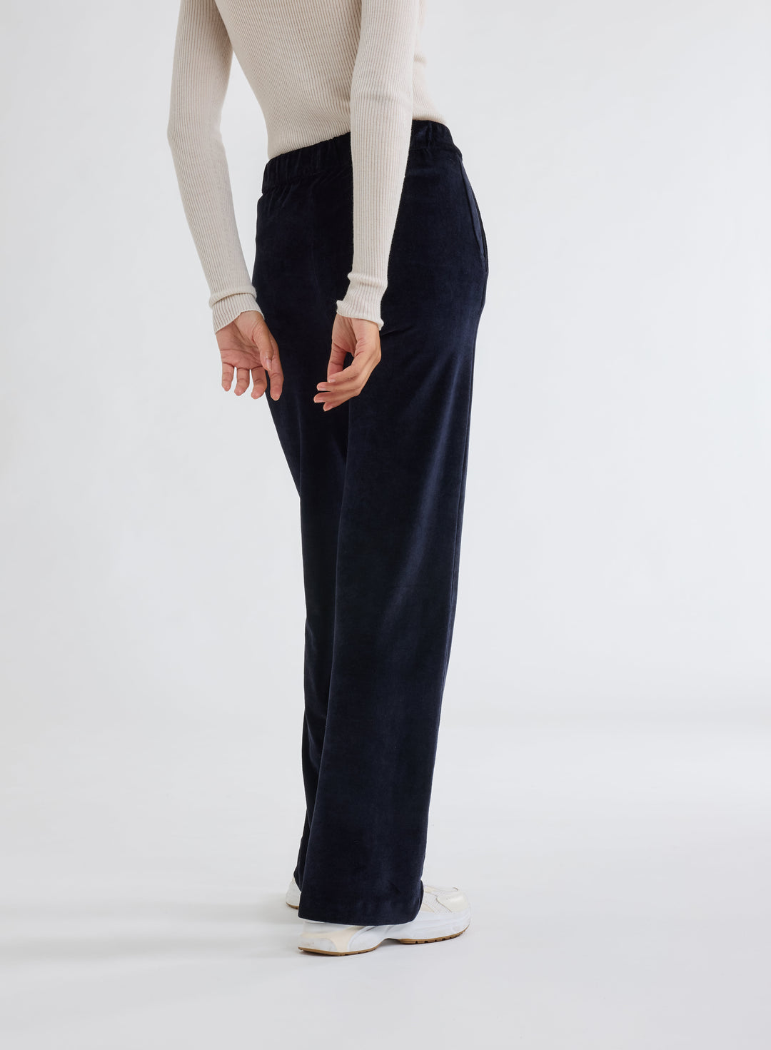 Majestic Filatures Velvet Trousers FPA0007 in Navy