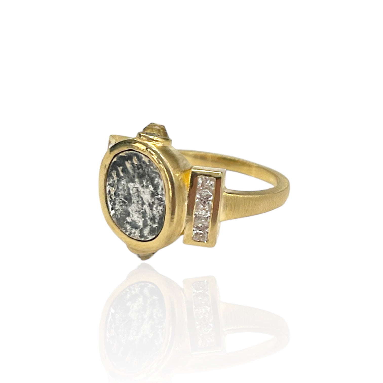 TAT2 Leon Ring R108 in Gold