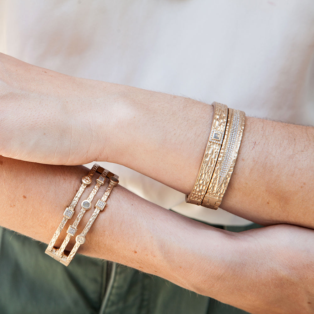 TAT2 GOLD VELEN CRYSTAL INLAY BANGLE B320
