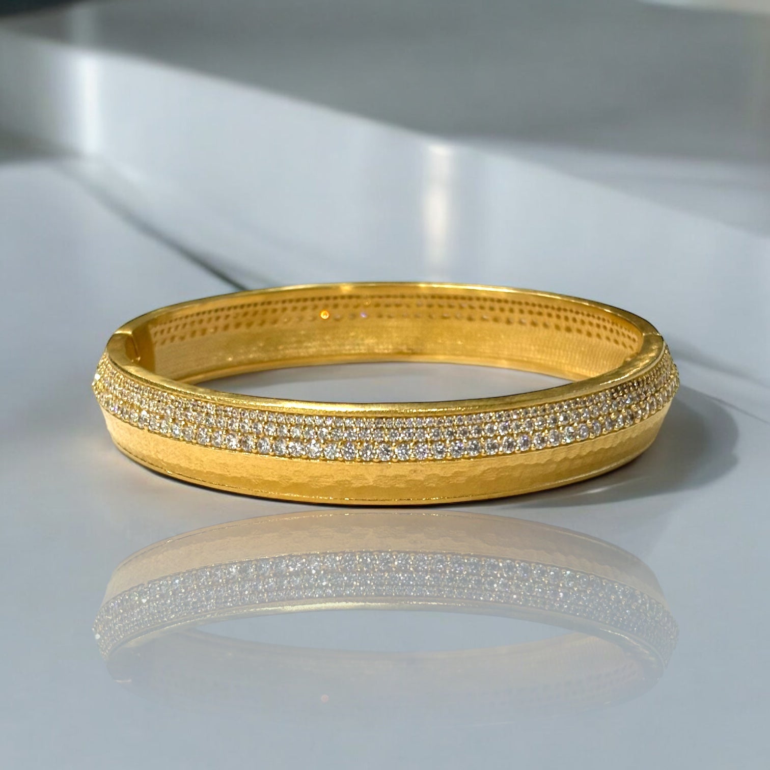 TAT2 GOLD PAVE NOMA BANGLE B390